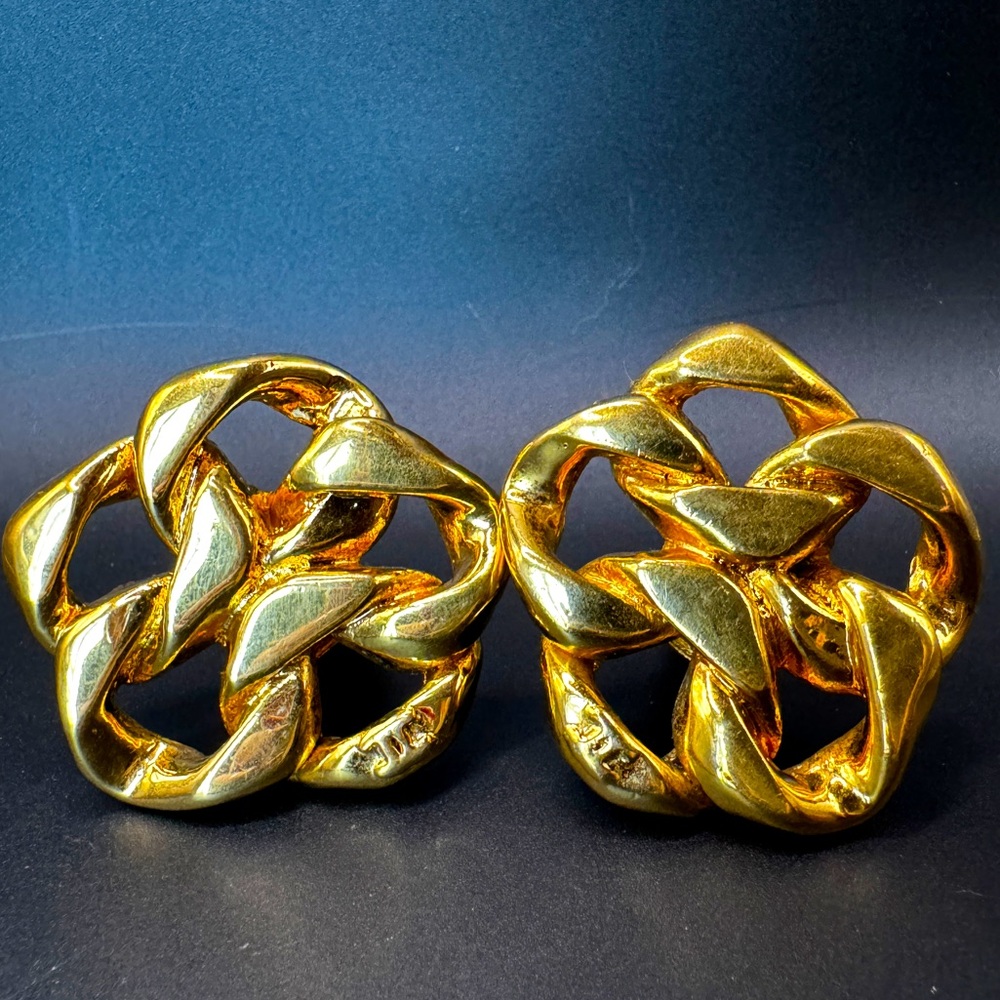 ❗️FINAL PRICE ❗️LOT 1103 24K gold plated CHANEL vintage clip on earrings